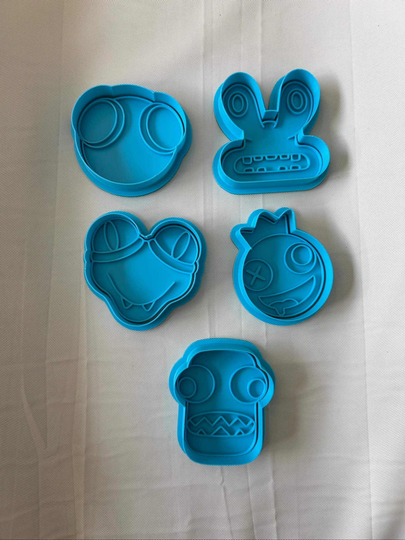 rainbow friends cookie cutters